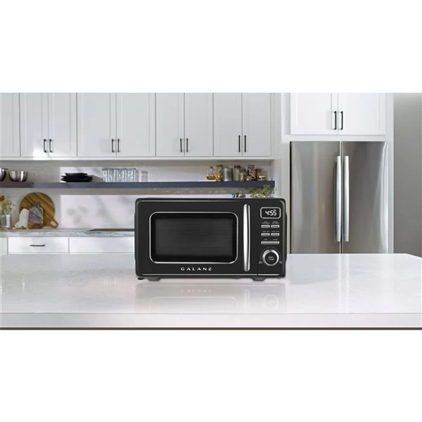 Galanz Retro 0.7-cu Ft 700-Watt Countertop Microwave - Black 7 Galanz Retro 0.7-cu Ft 700-Watt Countertop Microwave - Black - Image 5