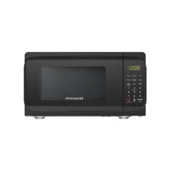 RCA 0.7-cu Ft 700-Watt Microwave (Black)